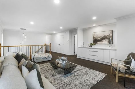 Photo of property in 16 Fernhill Way, Oteha, Auckland, 0632