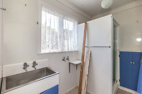 Photo of property in 47 Queenwood Road, Levin, 5510