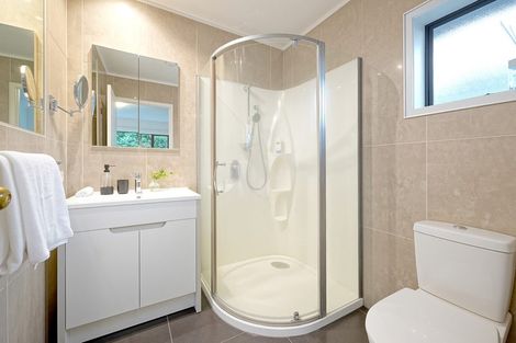 Photo of property in 4 Rhinevale Close, Henderson, Auckland, 0612