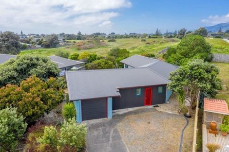 Photo of property in 7 Barrett Drive, Waikanae Beach, Waikanae, 5036