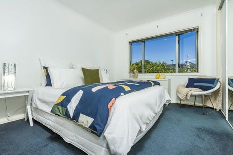 Photo of property in 13 Kittiwake Drive, Schnapper Rock, Auckland, 0632