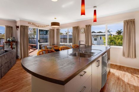 Photo of property in 15a Roretana Drive, Athenree, Katikati, 3177