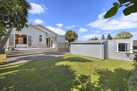 Photo of property in 22 Wallis Street, Raglan, 3225