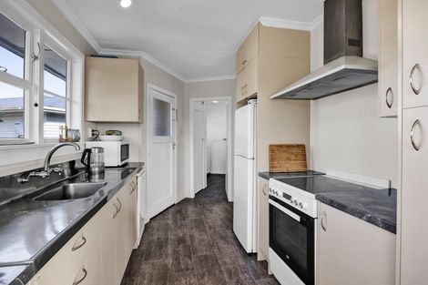 Photo of property in 100 Stanners Street, Eltham, 4322