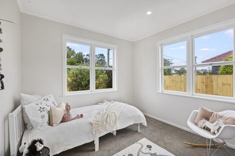 Photo of property in 1/3 Daphne Street, Kelston, Auckland, 0602