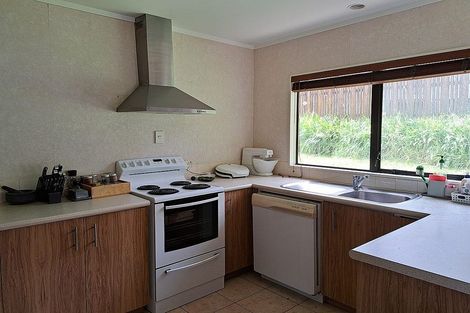 Photo of property in 9 Amery Place, West Harbour, Auckland, 0618