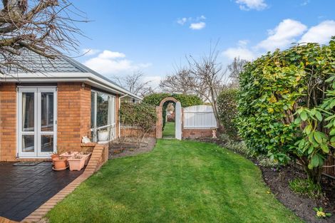Photo of property in 18 Claverley Gardens, Avonhead, Christchurch, 8042