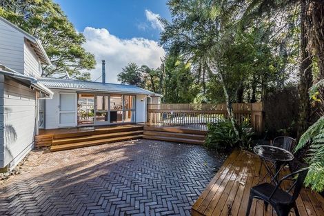 Photo of property in 18 Easter Parade, Glen Eden, Auckland, 0602