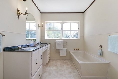 Photo of property in 18 Meachen Terrace, Waiuku, 2123