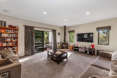 Photo of property in 18 Rosetti Rise, West Harbour, Auckland, 0618