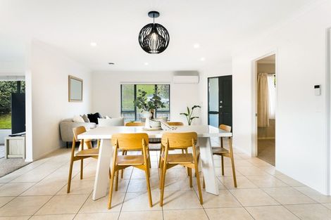 Photo of property in 40 Rising Parade, Fairview Heights, Auckland, 0632