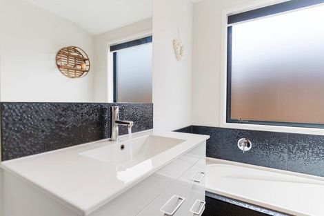 Photo of property in 14 Furlong Road, Papamoa, 3118