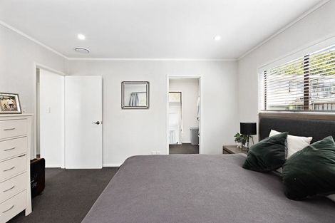 Photo of property in 20 Sandiacre Way, Browns Bay, Auckland, 0630