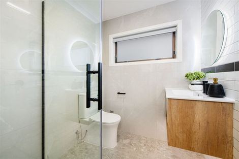 Photo of property in 2/322 Te Atatu Road, Te Atatu South, Auckland, 0610