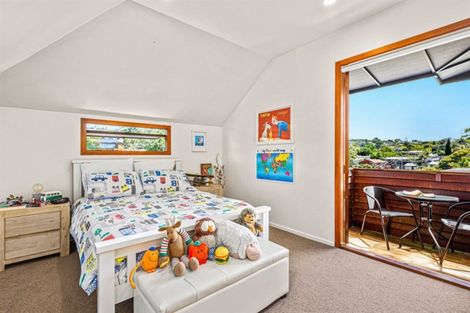 Photo of property in 2/4 The Esplanade, Castor Bay, Auckland, 0620