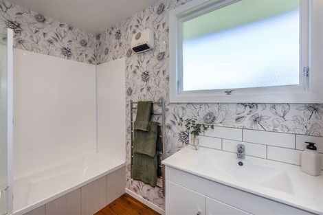 Photo of property in 28 Clipper Place, Redwood, Christchurch, 8051