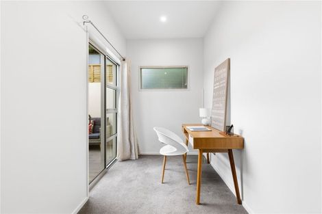 Photo of property in 4 Law Lane, Mount Pleasant, Christchurch, 8081