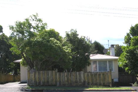 Photo of property in 33 Golf Road, New Lynn, Auckland, 0600