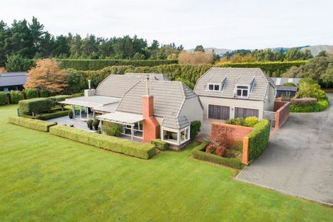 Photo of property in 38 Titirangi Drive, Fitzherbert, Palmerston North, 4471