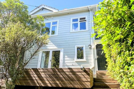 Photo of property in 2 Springfield Terrace, Kelburn, Wellington, 6012