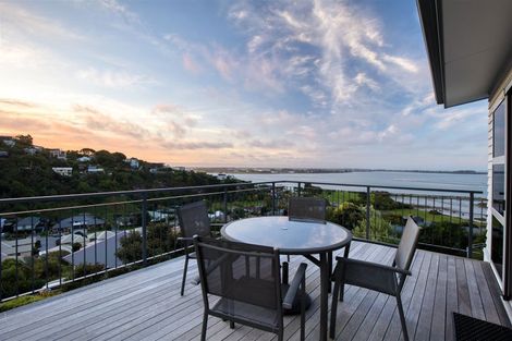 Photo of property in 18 Maffeys Road, Mount Pleasant, Christchurch, 8081