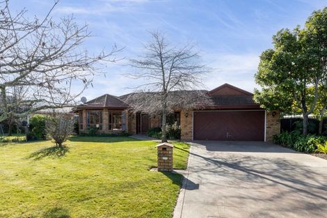 Photo of property in 16 Knightsbridge Place, Taradale, Napier, 4112