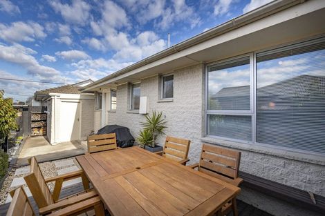 Photo of property in 2/500 Harewood Road, Harewood, Christchurch, 8051