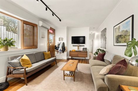 Photo of property in 180 Sutherland Road, Lyall Bay, Wellington, 6022