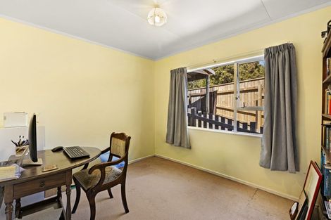 Photo of property in 7 Takanini Grove, Stokes Valley, Lower Hutt, 5019