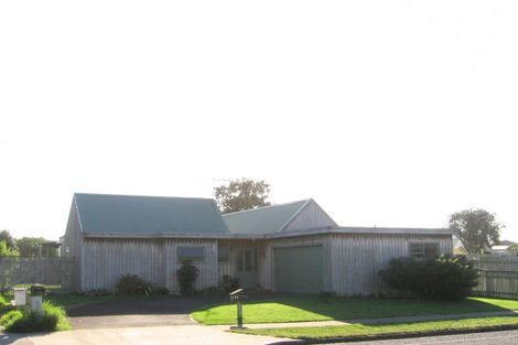 Photo of property in 21 Rutherford Drive, Waikanae Beach, Waikanae, 5036