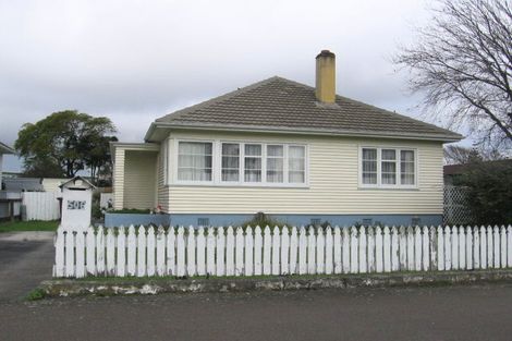 Photo of property in 506 Featherston Street, Roslyn, Palmerston North, 4414