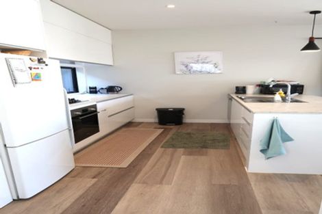 Photo of property in 4/6 Oswald Crescent, Paparangi, Wellington, 6037