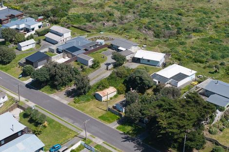 Photo of property in 7 Kent Avenue, Waitarere Beach, Levin, 5510