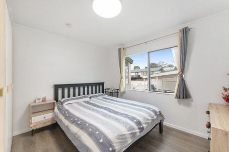 Photo of property in 33a Lilburn Crescent, Massey, Auckland, 0614
