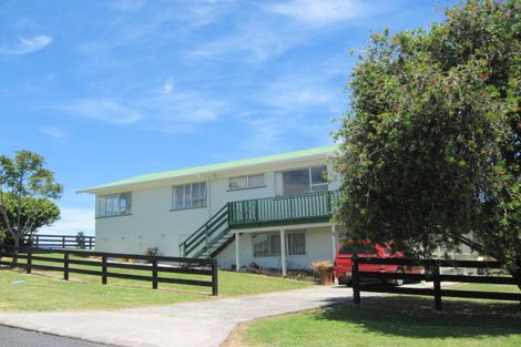 Photo of property in 3 Keven Road, Clarks Beach, Pukekohe, 2679