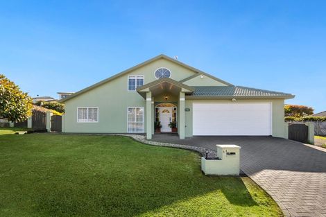 Photo of property in 46 Whiting Grove, West Harbour, Auckland, 0618