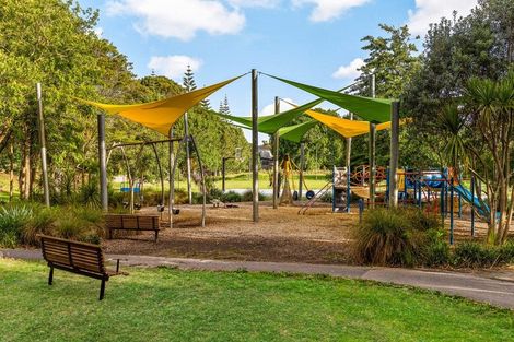 Photo of property in 24 Normanton Street, Glenfield, Auckland, 0629