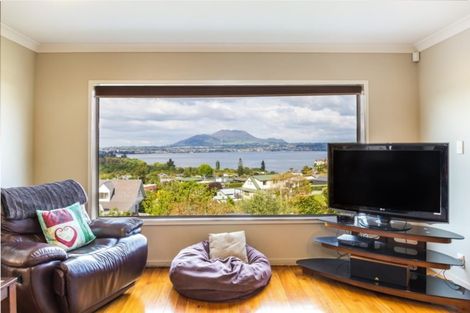 Photo of property in 33 Shera Street, Acacia Bay, Taupo, 3330