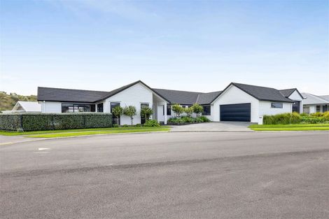 Photo of property in 6 Pebble Beach Court, Waiwhakaiho, New Plymouth, 4312