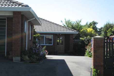 Photo of property in 2/3 Inglewood Place Avonhead Christchurch City