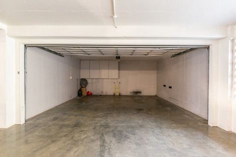 Photo of property in Broadwater Apartments, 214 Oriental Parade, Oriental Bay, Wellington, 6011