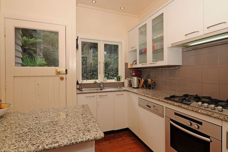 Photo of property in 33 Tio Tio Road, Miramar, Wellington, 6022