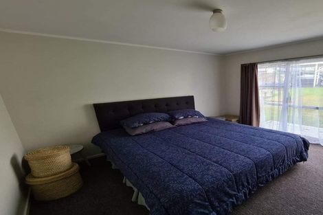 Photo of property in 4/23 Luckens Road, West Harbour, Auckland, 0618