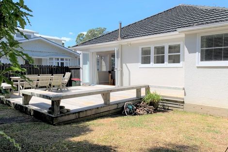 Photo of property in 6 Irirangi Road, Greenlane, Auckland, 1061