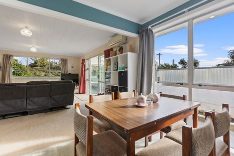 Photo of property in 82 Pioneer Road, Moturoa, New Plymouth, 4310