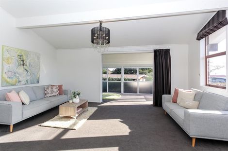 Photo of property in 22 Nevada Drive, Merrilands, New Plymouth, 4312