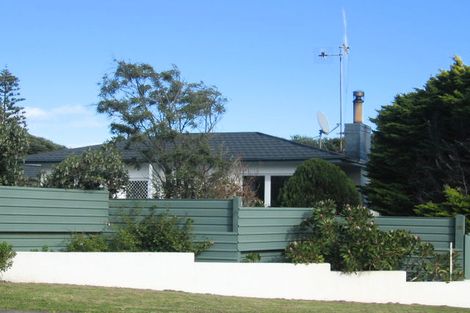 Photo of property in 35 Manuka Street, Otaki Beach, Otaki, 5512