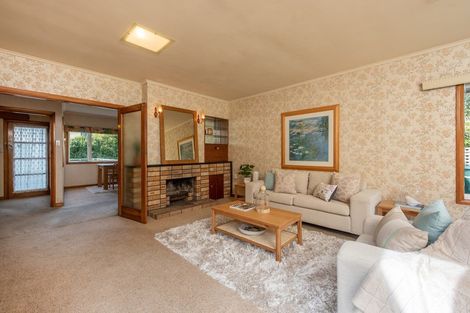 Photo of property in 8 Miles Crescent, Newlands, Wellington, 6037