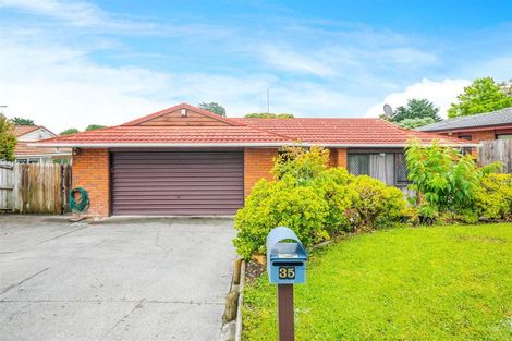 Photo of property in 35 Pinewood Grove, Botany Downs, Auckland, 2010