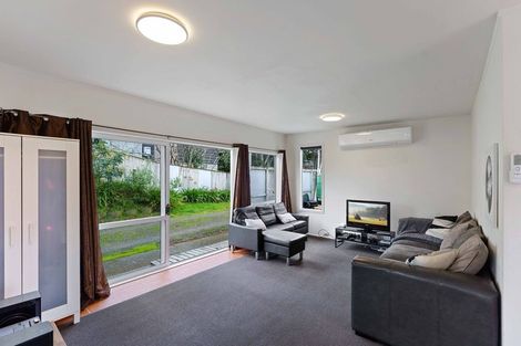 Photo of property in 16 Eruini Street, Waikanae Beach, Waikanae, 5036